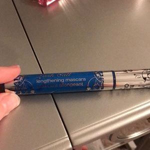 Blue lengthening mascara